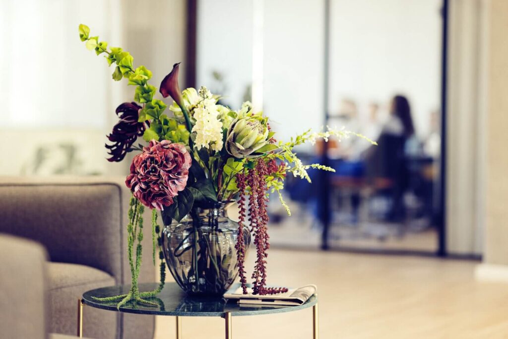 Billeder af blomster på CoreConsults kontor i Aarhus